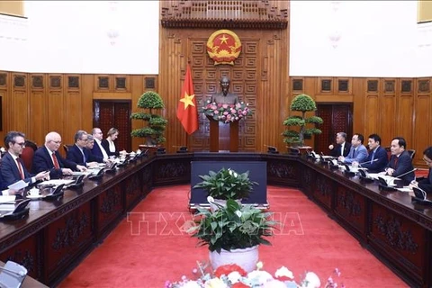 越南政府副总理陈流光会见欧洲议会人权小组委员会主席