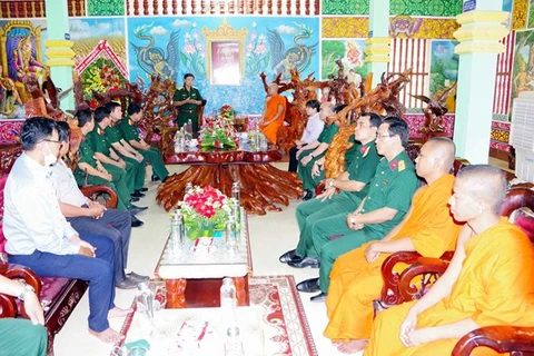 为高棉族同胞共度欢乐祥和的传统节日创造便利条件