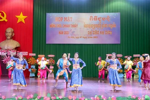 茶荣省举行高棉族传统新年见面会