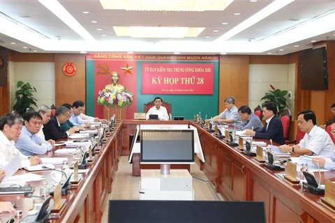 越共中央检查委员会对一些违纪组织和党员给予纪律处分