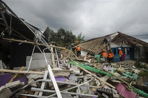 印度尼西亚爪哇岛附近海域发生7级地震