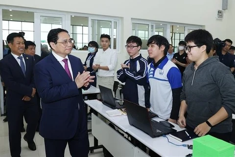 范明政总理：教育培训必须与国家发展紧紧联系在一起