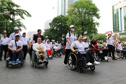 推动全社会广泛参与残疾人事业