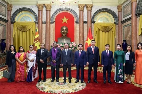 越南国家主席武文赏会见前来递交国书的智利、阿联酋和斯里兰卡驻越大使