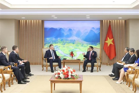 越南政府总理范明政会见白俄罗斯紧急情况部部长瓦迪姆·辛亚夫斯基