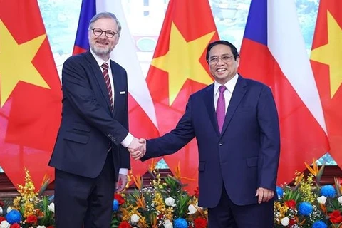 越南政府总理范明政主持仪式 欢迎捷克共和国总理对越南进行正式访问