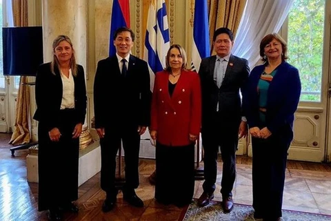 越南与乌拉圭在法律和司法领域加强合作