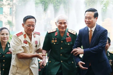 越南国家主席武文赏亲切会见了第三军团B3西原阵线联络委员会代表团