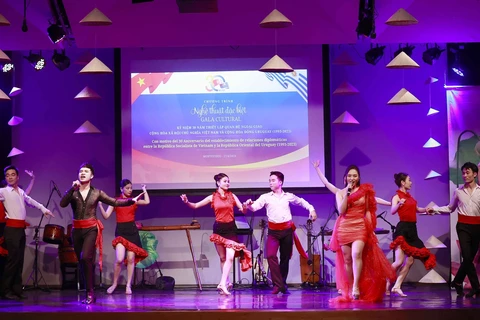 庆祝越南–乌拉圭建交30周年文艺晚会在乌举行