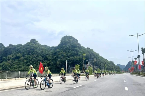 下龙-锦普环海公路项目正式落成