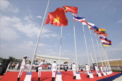 第32届东运会体育代表团升旗仪式在柬埔寨国家体育场举行