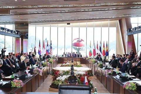 第42届东盟峰会：再次重申维持和促进东海和平、航行与飞越安全和自由的重要性