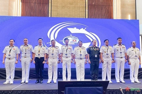 越南人民海军司令陈青严出席第17届东盟海军司令会议