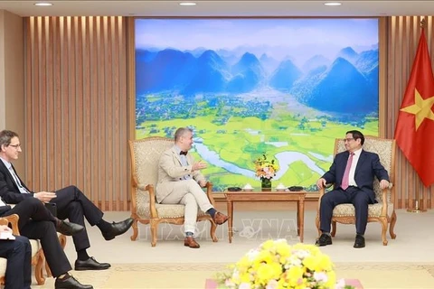 越南政府总理会见比利时驻越南大使和约翰·科克里尔集团执行长