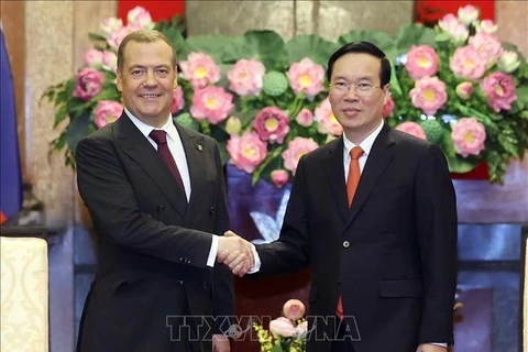 越南国家主席武文赏会见统一俄罗斯党主席、俄罗斯联邦安全会议副主席梅德韦杰夫
