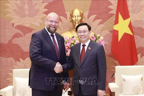 越南国会主席王廷惠会见捷克众议院副议长扬·巴尔托谢克