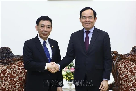 越南政府副总理陈流光会见老挝内政部部长