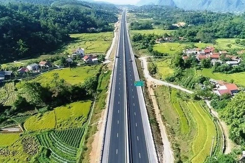 越南北部山区各省致力破解交通瓶颈 促进旅游产业发展