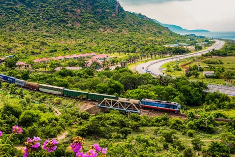 越南北南铁路被评为世界上最壮观的9条火车旅行线路之首