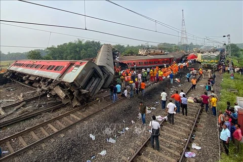 越南领导人就印度发生严重铁路事故向印度领导人致慰问电