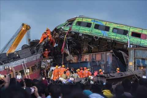 越南国会主席王廷惠就印度发生严重铁路事故致慰问电