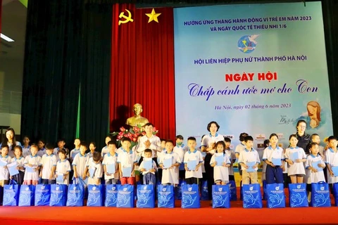 越南河内市妇女联合会为孤儿们插上梦想翅膀