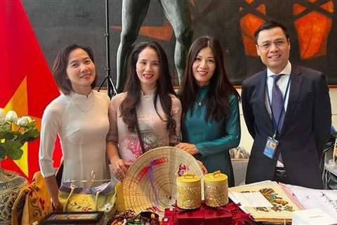 越南特色美食给2023年联合国文化美食展参观者留下美好印象