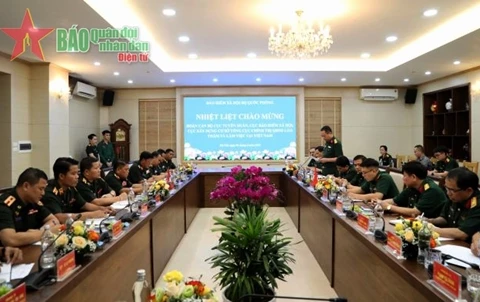 越南人民军与老挝人民军加强宣训和社保方面的合作