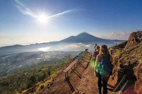 印尼巴厘省发文禁止游客攀爬当地高山