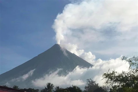 菲律宾因马荣火山爆发已疏散数千人