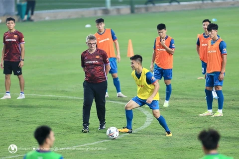 越南男足与中国香港男足友谊赛：越南获胜并测试新球风的机会