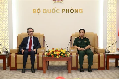 越南国防部长会见欧盟驻越南代表团团长