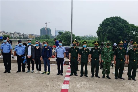 广宁省向中国移交非法入境越南的3名中国公民