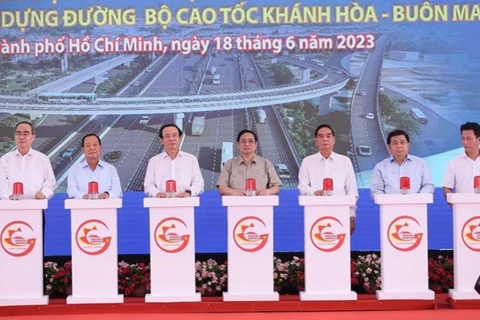 政府总理范明政下令同时开工三项国家重要交通项目