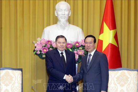 越南国家主席武文赏会见俄罗斯联邦最高法院首席大法官维亚切斯拉夫·列别杰夫 