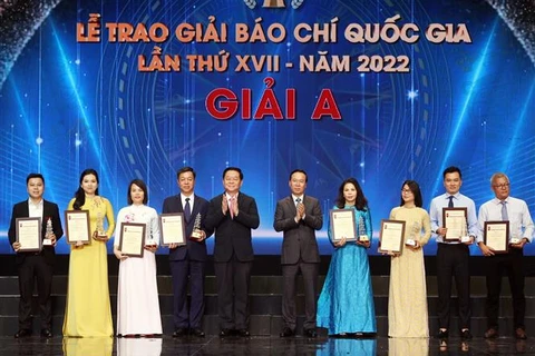 越南国家主席武文赏出席第十七届国家新闻奖