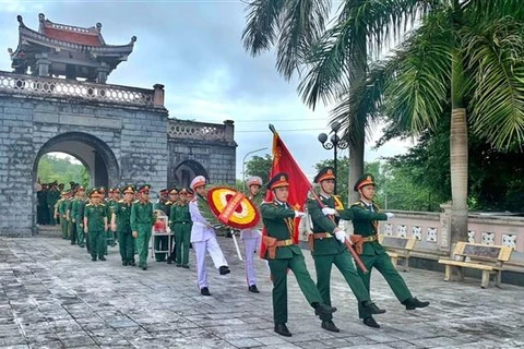 奠边省为在老挝牺牲越南志愿军烈士遗骸举行安葬仪式