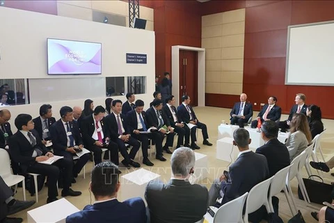 越南政府总理范明政出席在天津举行的越南与世界经济论坛国家战略对话会