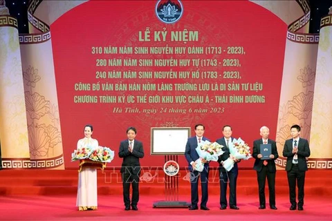 河静省对外公布被列入《世界记忆亚太地区名录》的长流村汉喃文献