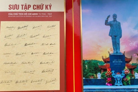 “1945-1969年阶段胡志明主席笔迹和签名集”展览会在广宁省姑苏岛开展