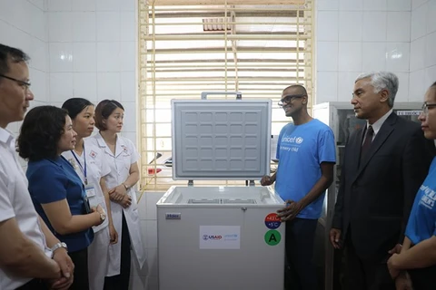 USAID 和 UNICEF向越南特困乡捐赠590台疫苗保存箱