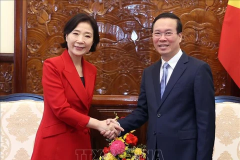 越南国家主席武文赏会见韩国驻越南大使吴英珠