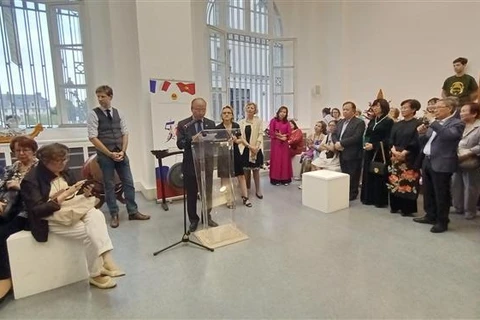 “越南色彩”美术展在法国巴黎举行 