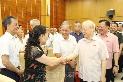 越共中央总书记阮富仲在国会第五次会议后开展接触选民活动