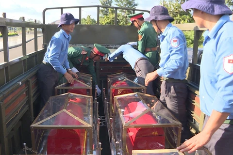 83具越南志愿军和专家烈士遗骸回国