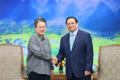 越南政府总理范明政会见联合国副秘书长兼亚太经社会执行秘书阿里沙赫巴纳