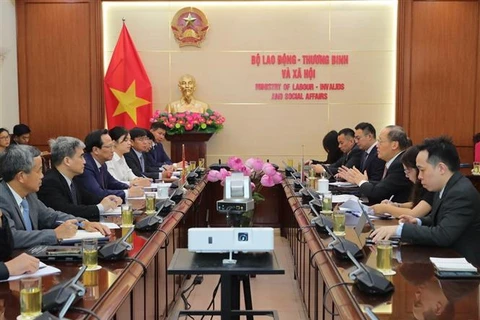 越南与新加坡加强合作 提高劳动力数字化能力