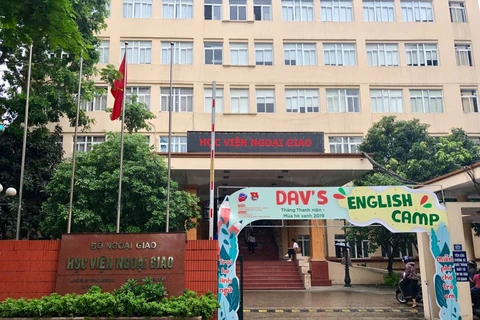 越南外交学院与印度金达尔全球大学促进教育合作