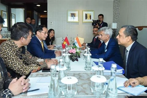 第56届东盟外长会：越南代表团分别与印度和澳大利亚代表团举行双边会晤