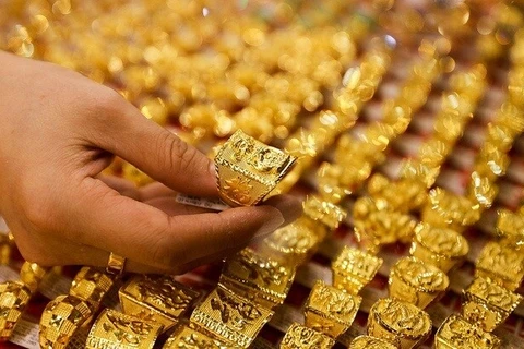 7月17日上午越南国内黄金卖出下降10万越盾